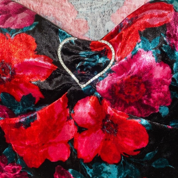 Madden Girl Velvet Rhinestone Heart Crop Top - Picture 3 of 7